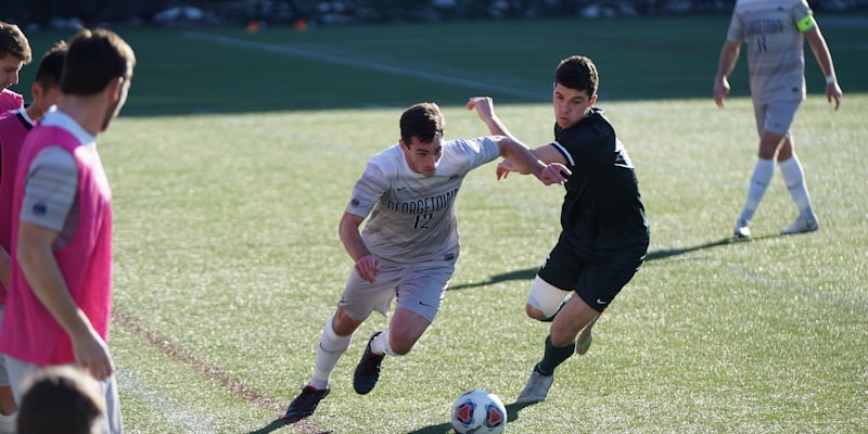 姆巴佩在世界杯决赛中进球后庆祝的画面